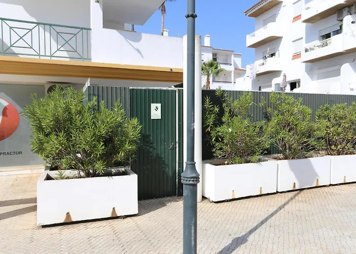 A32 - Lancemar Flat In *